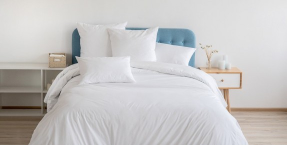 Tête de lit sur mesure, couvre-lit, coussins et taies d'oreiller